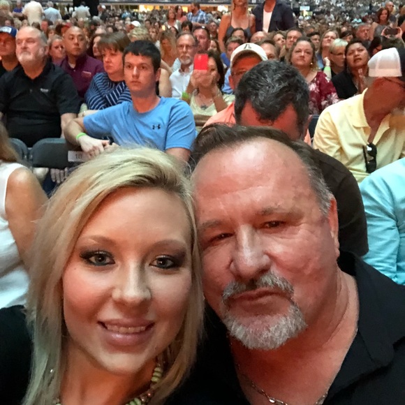 Meet your Posher, Leslie - Picture 2 of 8